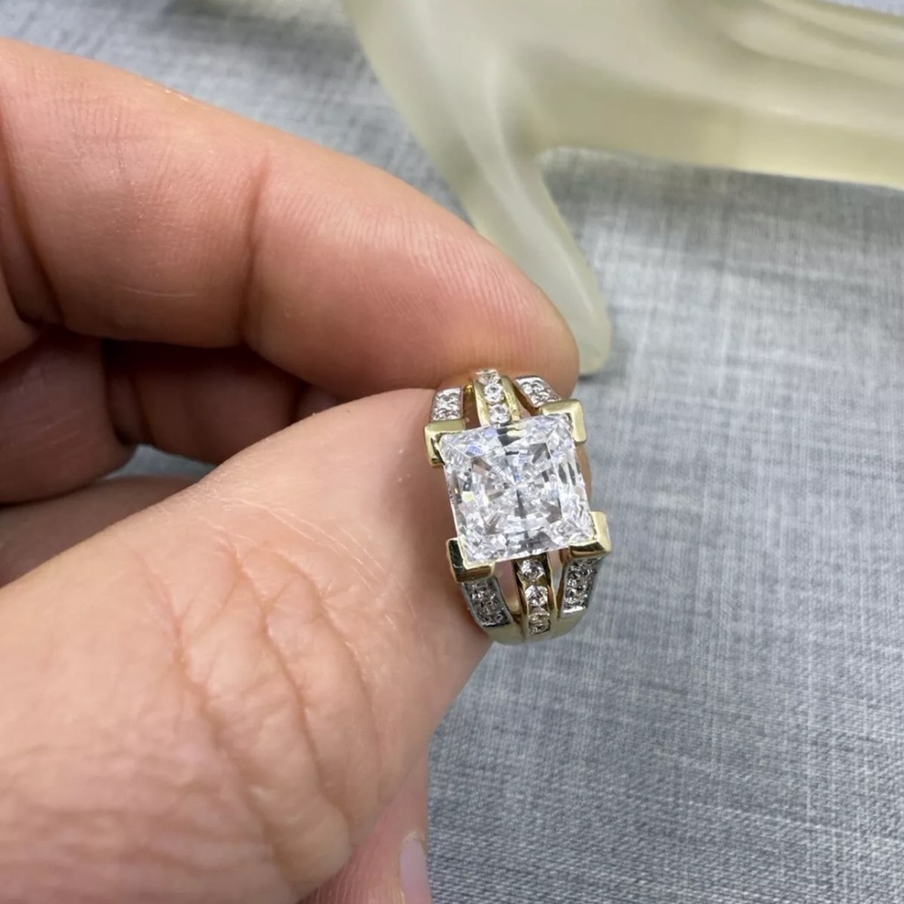 Stunning Solid 14k Yellow Gold CZ Ring